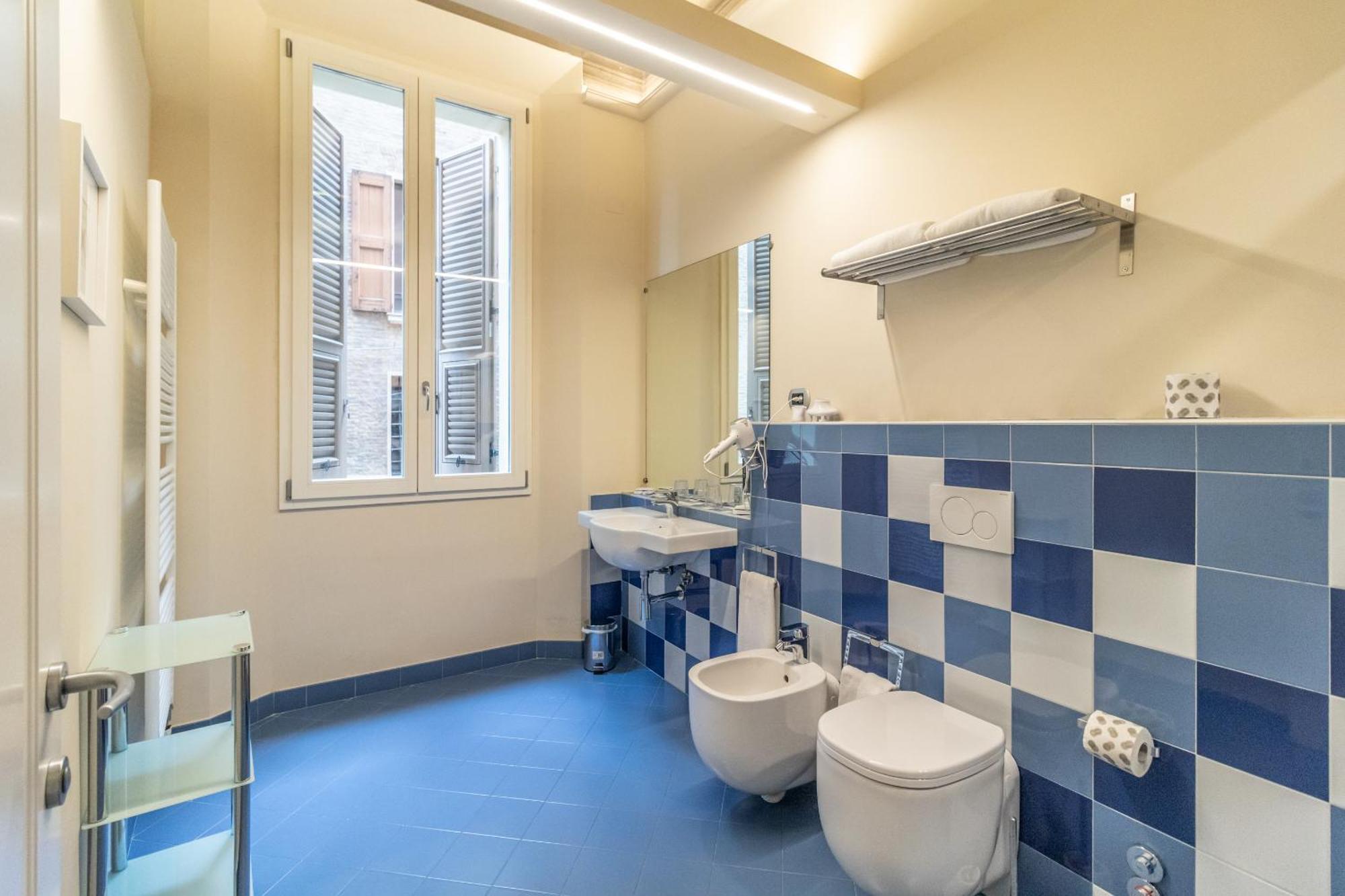 Casa Isolani Luxury Rooms Piazza Maggiore 1 Болонья Экстерьер фото