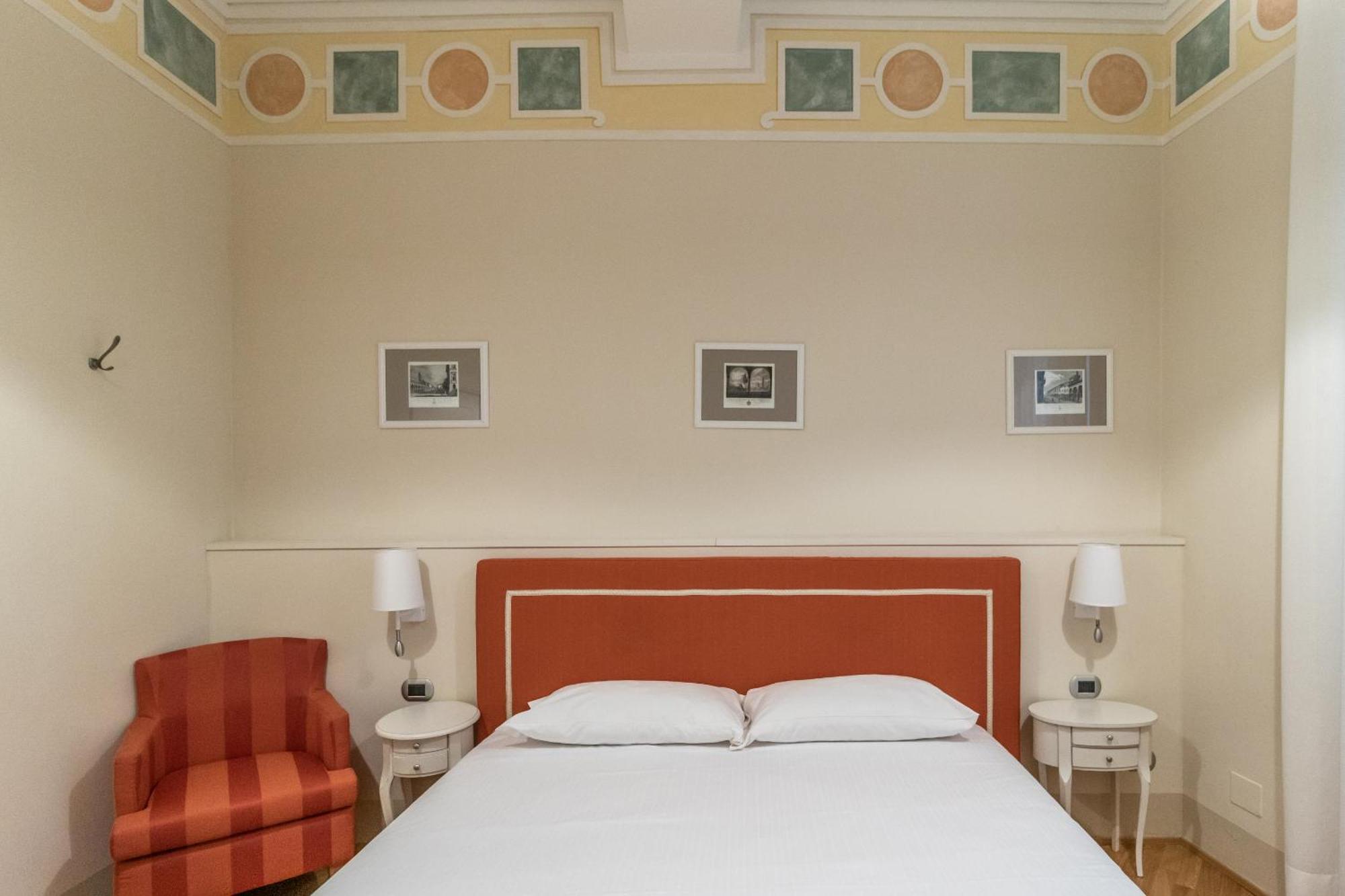 Casa Isolani Luxury Rooms Piazza Maggiore 1 Болонья Экстерьер фото