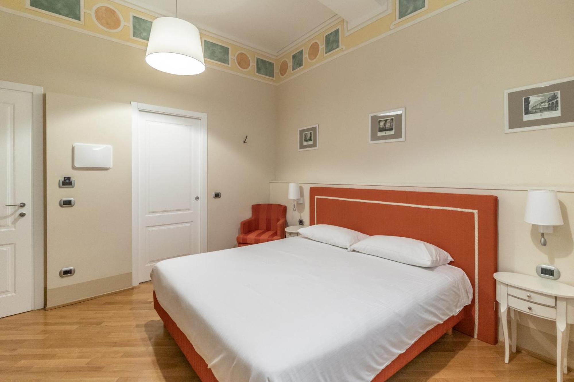 Casa Isolani Luxury Rooms Piazza Maggiore 1 Болонья Экстерьер фото