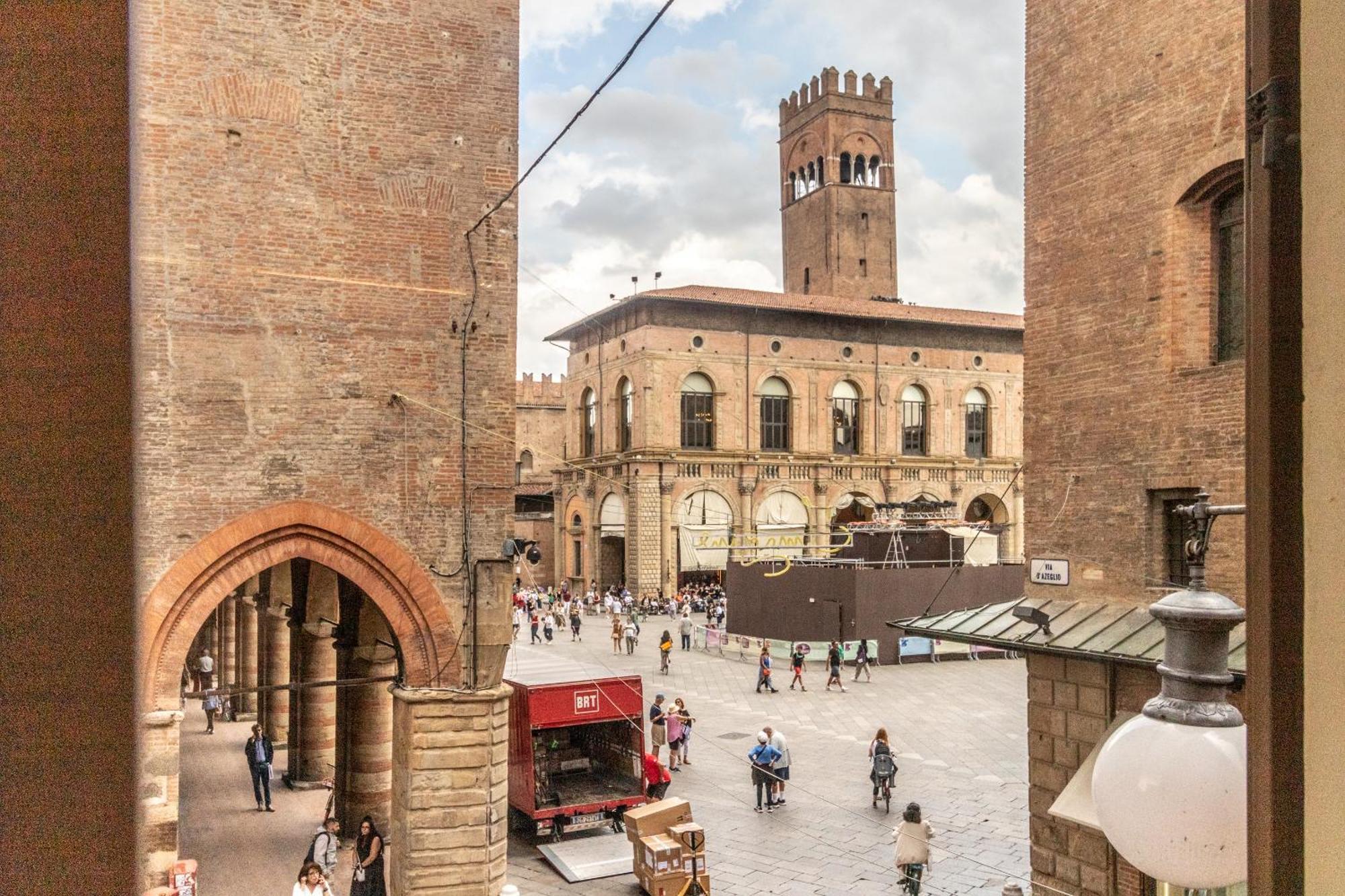 Casa Isolani Luxury Rooms Piazza Maggiore 1 Болонья Экстерьер фото