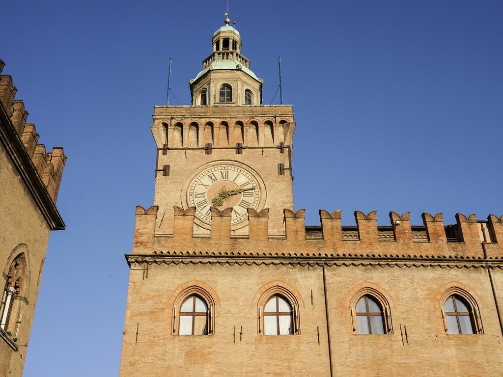 Casa Isolani Luxury Rooms Piazza Maggiore 1 Болонья Экстерьер фото