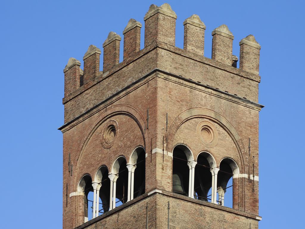 Casa Isolani Luxury Rooms Piazza Maggiore 1 Болонья Экстерьер фото