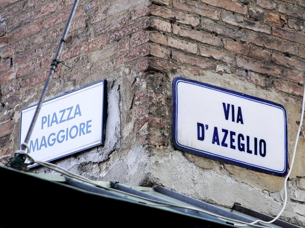 Casa Isolani Luxury Rooms Piazza Maggiore 1 Болонья Экстерьер фото