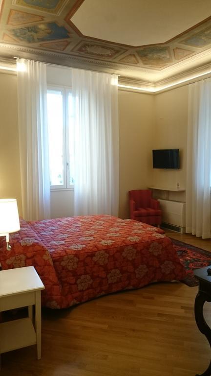 Casa Isolani Luxury Rooms Piazza Maggiore 1 Болонья Экстерьер фото