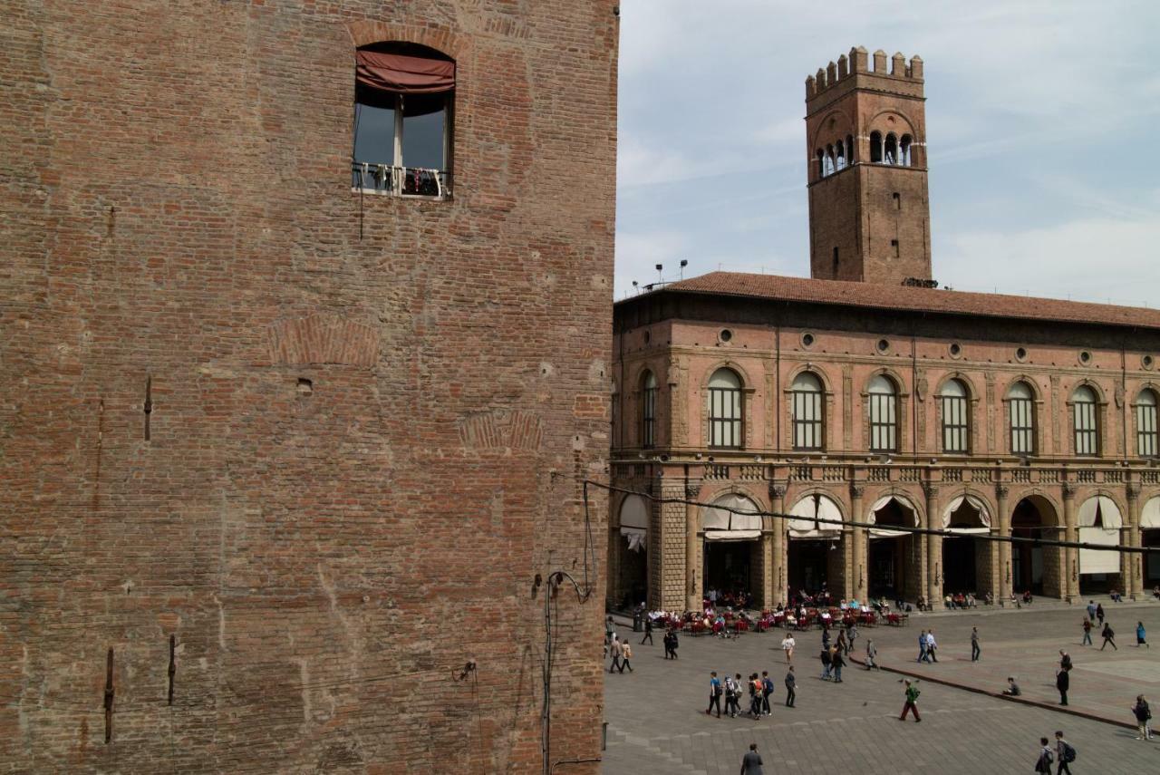 Casa Isolani Luxury Rooms Piazza Maggiore 1 Болонья Экстерьер фото