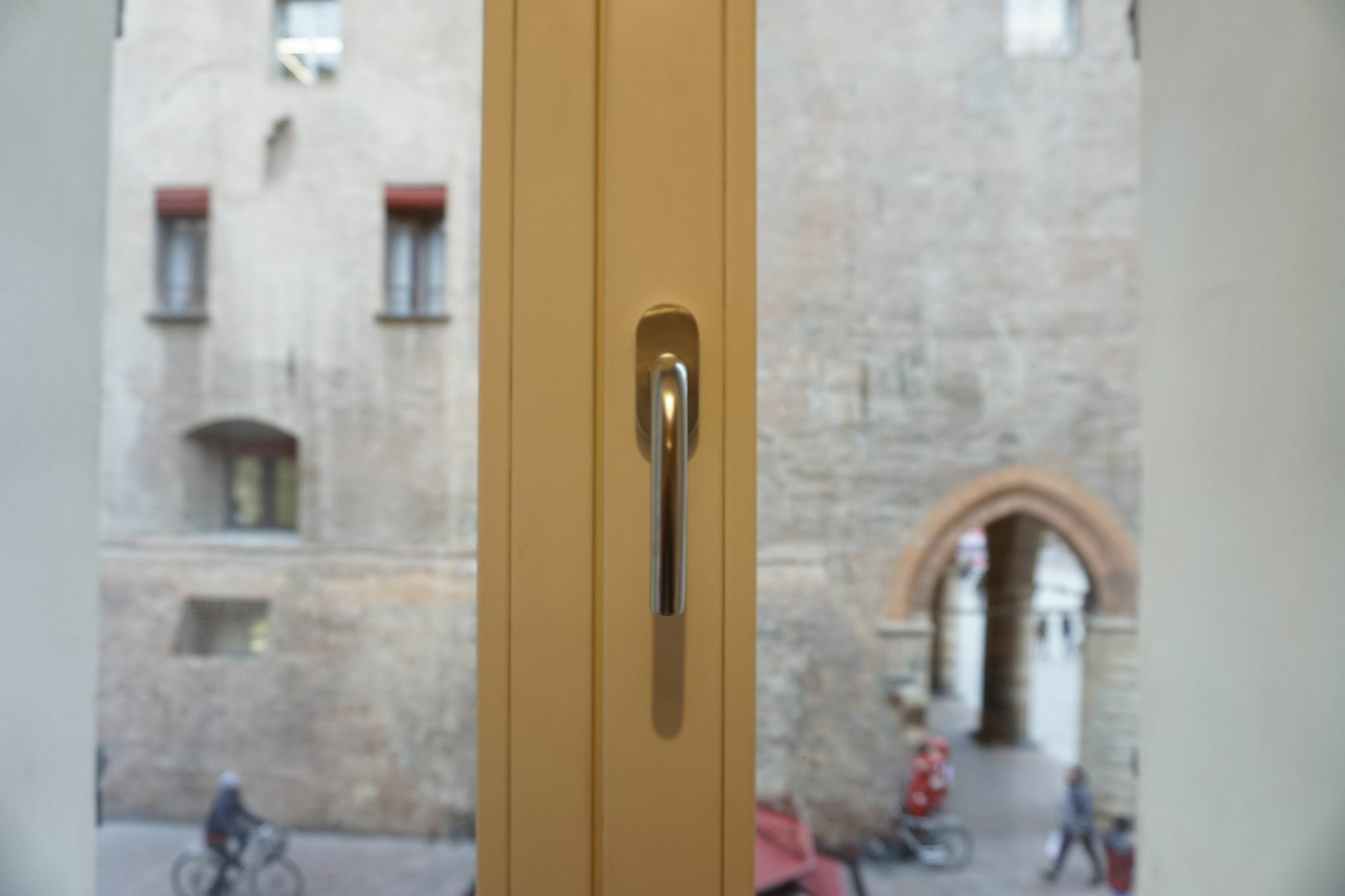 Casa Isolani Luxury Rooms Piazza Maggiore 1 Болонья Экстерьер фото