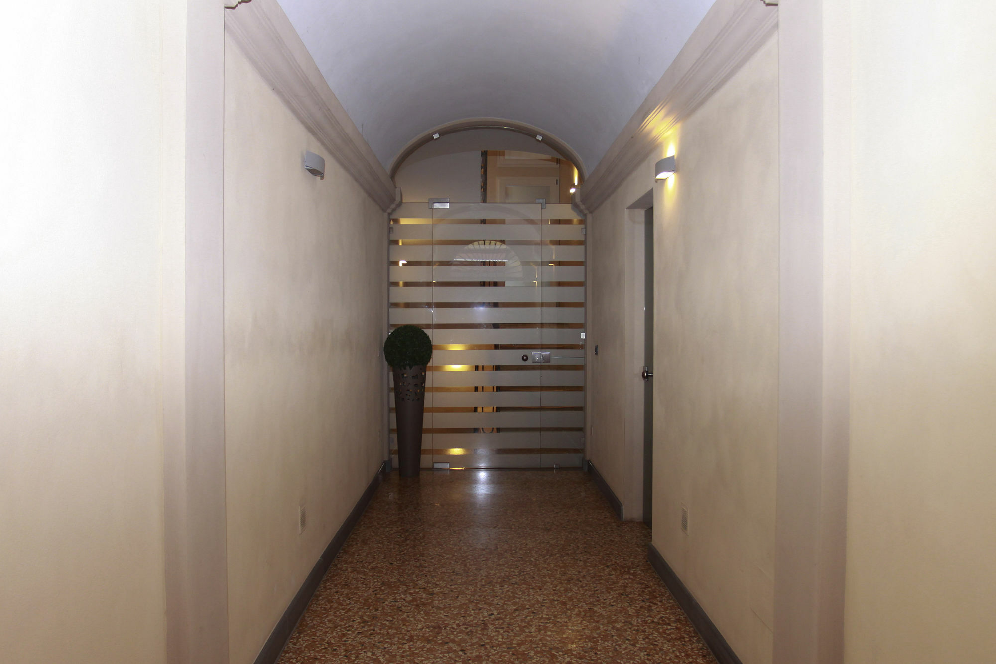 Casa Isolani Luxury Rooms Piazza Maggiore 1 Болонья Экстерьер фото